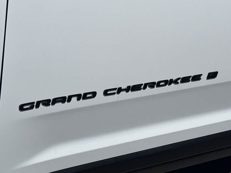 Thumbnail: 2023 Jeep Grand Cherokee - 11