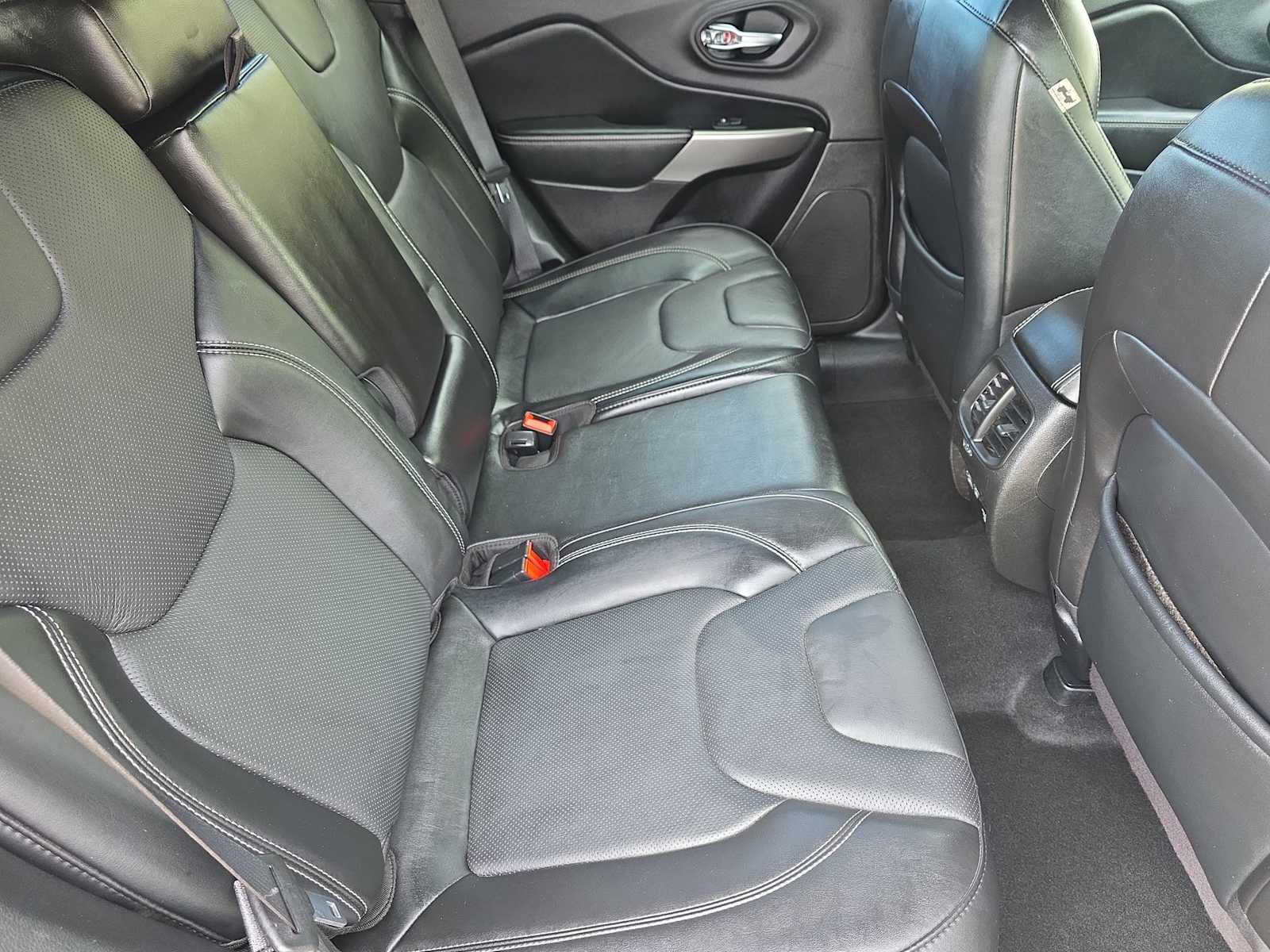 Thumbnail: 2021 Jeep Cherokee - 17