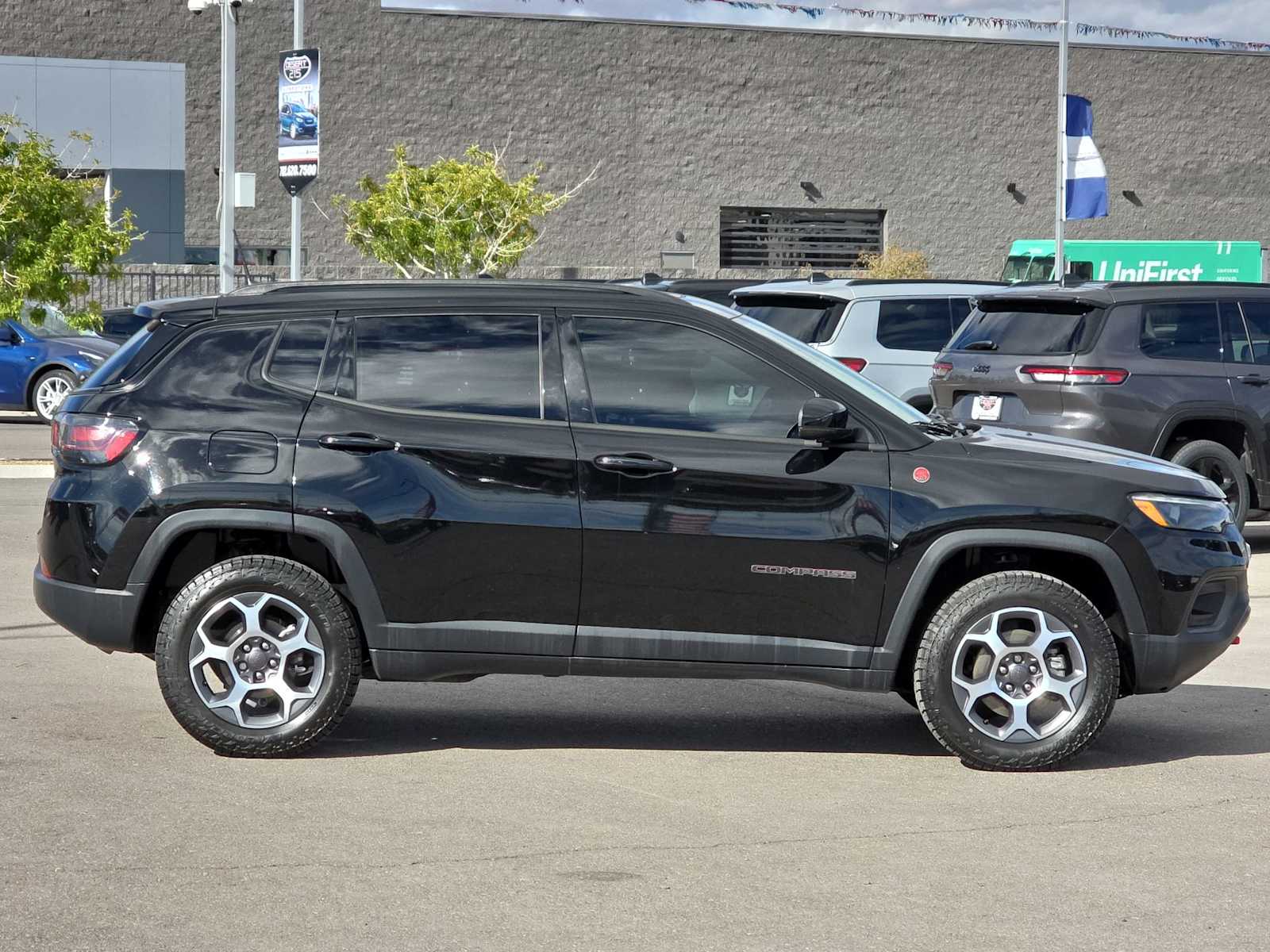 Thumbnail: 2022 Jeep Compass - 10