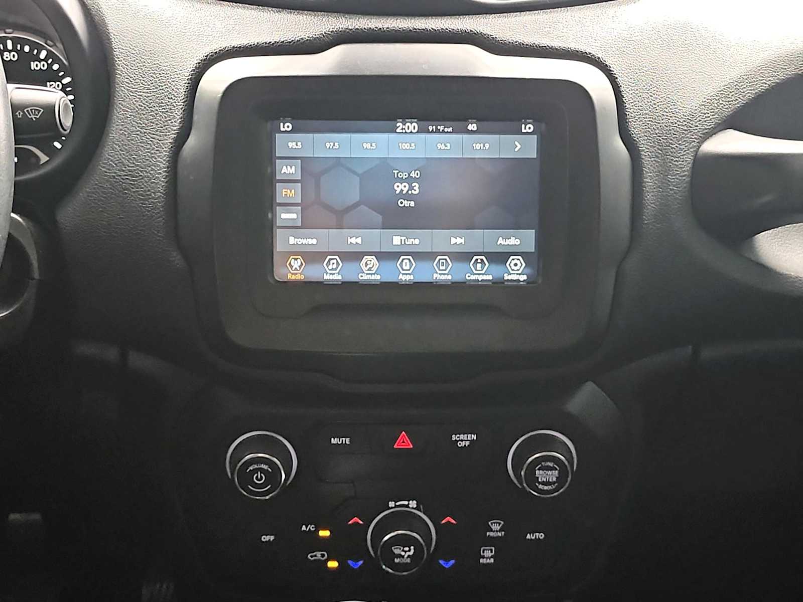 Thumbnail: 2020 Jeep Renegade - 20