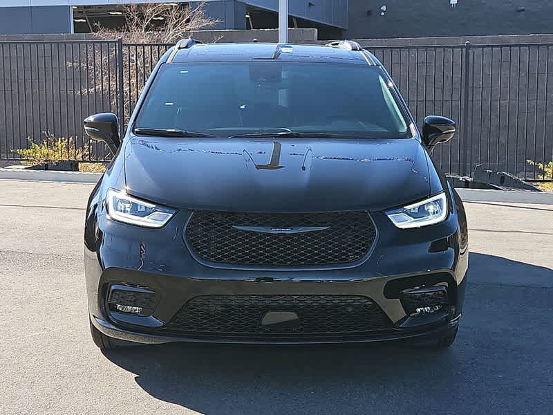 2025 Chrysler Pacifica Hybrid S Appearance 3