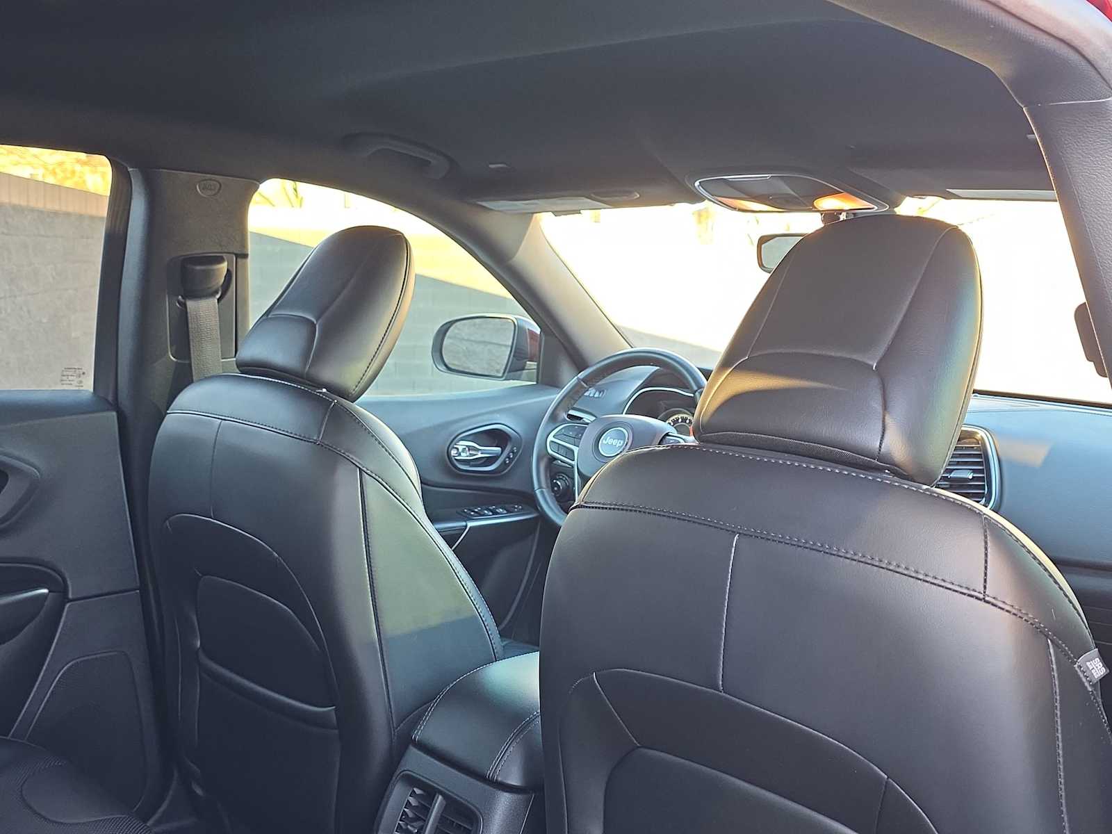 Thumbnail: 2019 Jeep Cherokee - 16