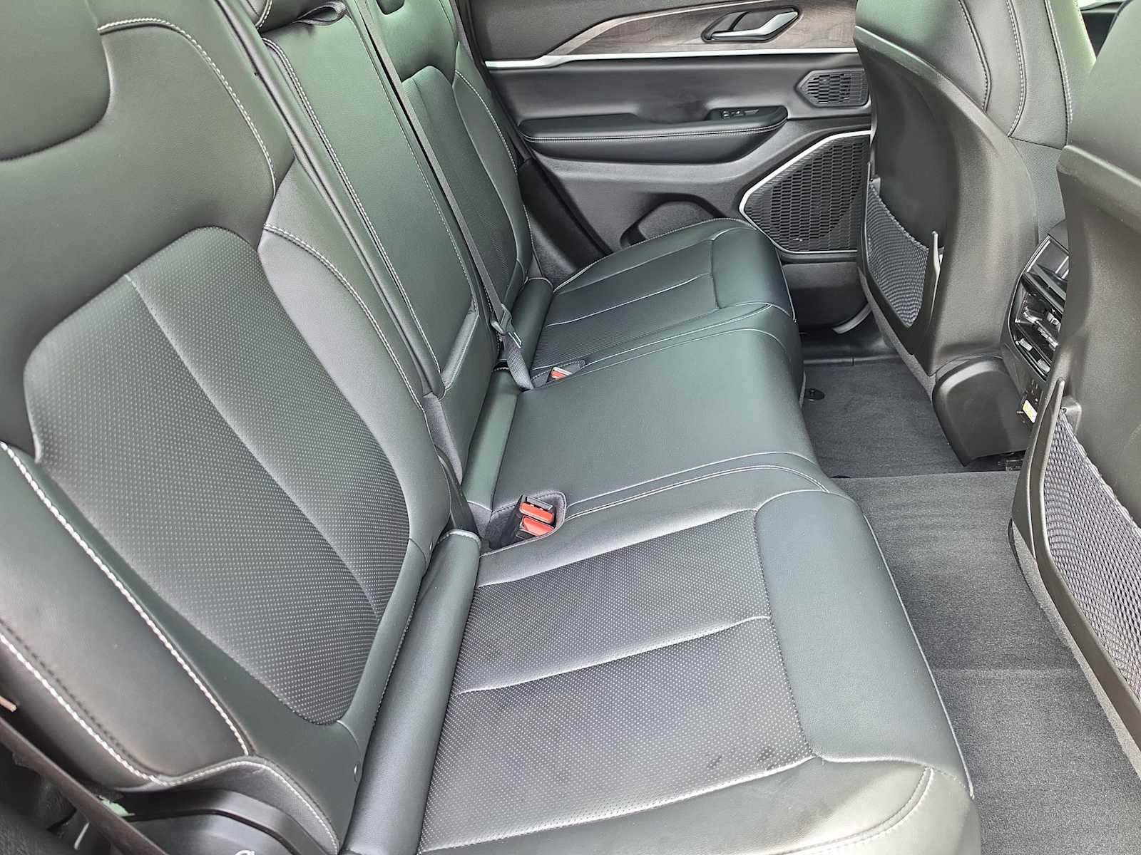 Thumbnail: 2023 Jeep Grand Cherokee - 17