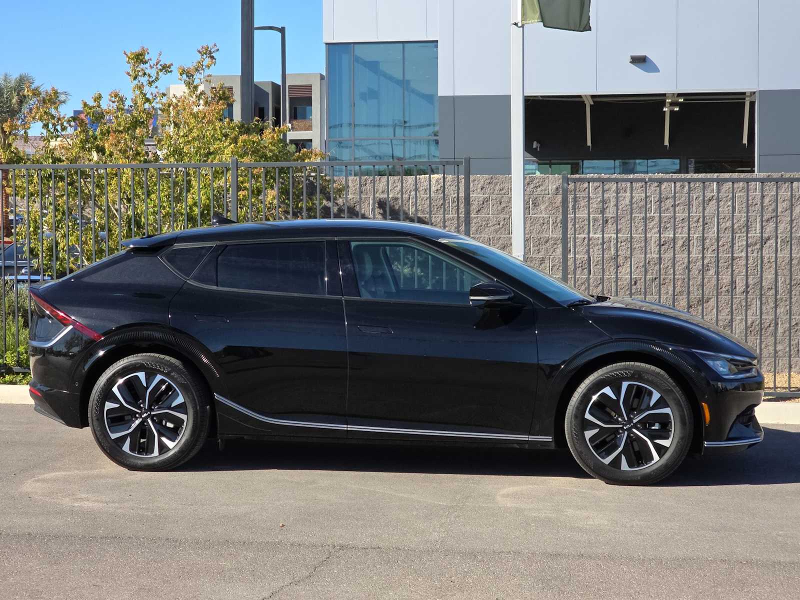 Thumbnail: 2023 Kia EV6 - 10