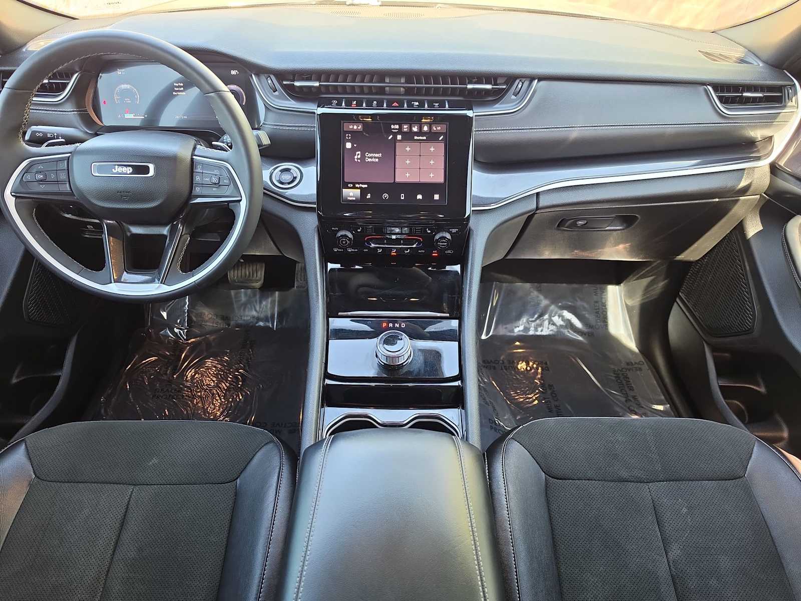 Thumbnail: 2023 Jeep Grand Cherokee - 14