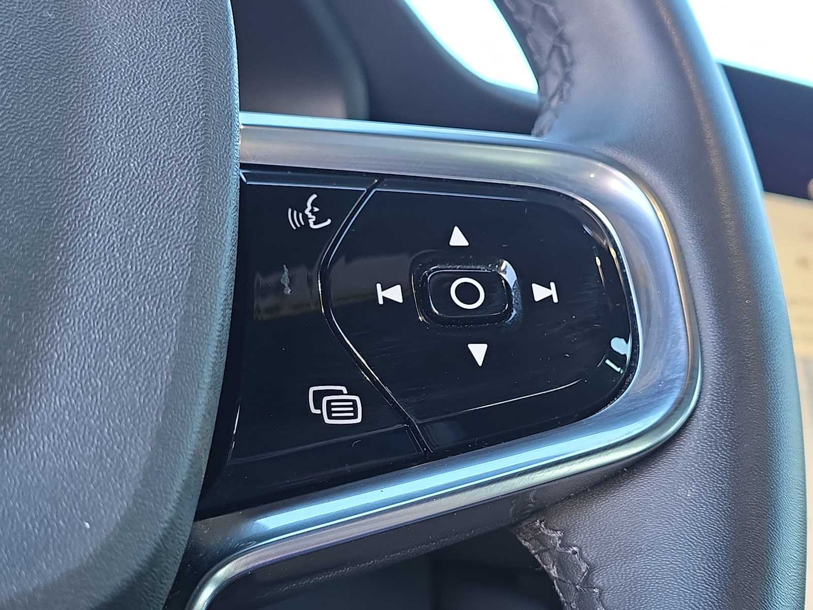 Thumbnail: 2022 Polestar 2 - 30