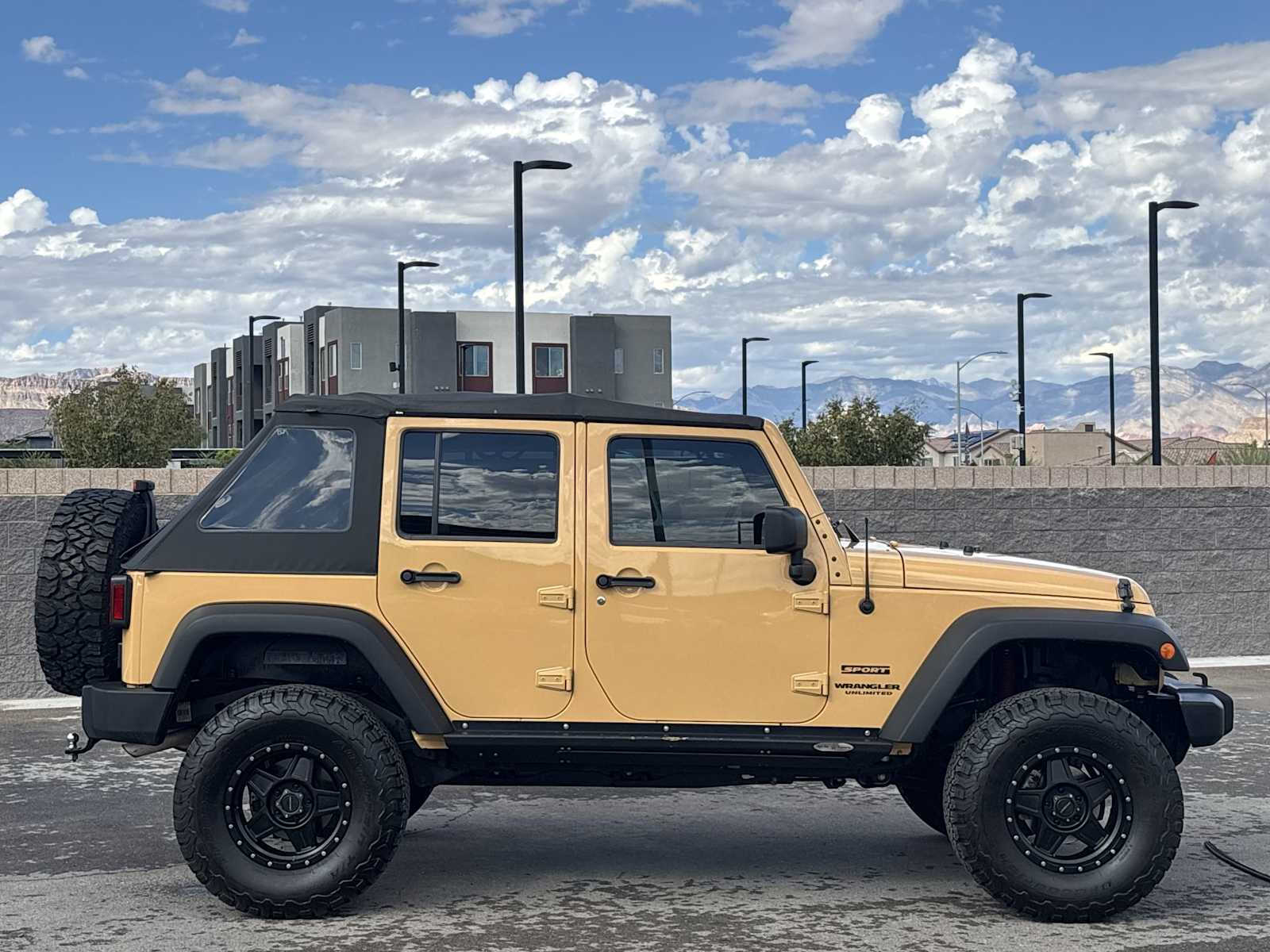 Thumbnail: 2014 Jeep Wrangler - 10