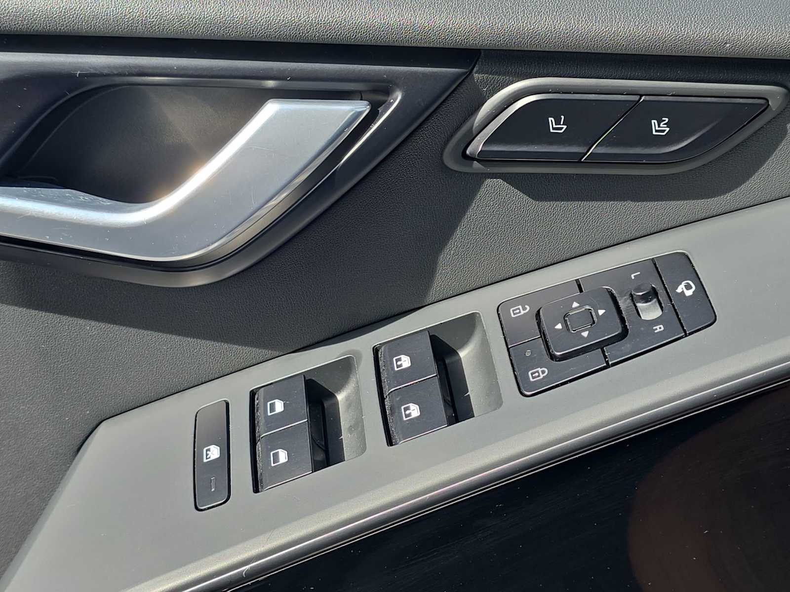 Thumbnail: 2024 Kia Niro - 29