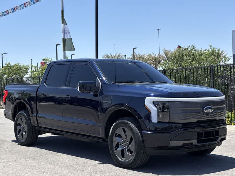 2023 Ford F-150 Lightning Lariat 2