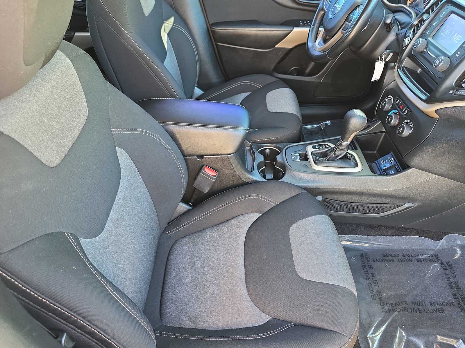 Thumbnail: 2017 Jeep Cherokee - 19