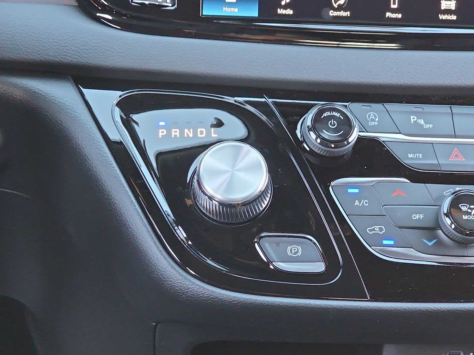 Thumbnail: 2026 Chrysler Voyager - 32