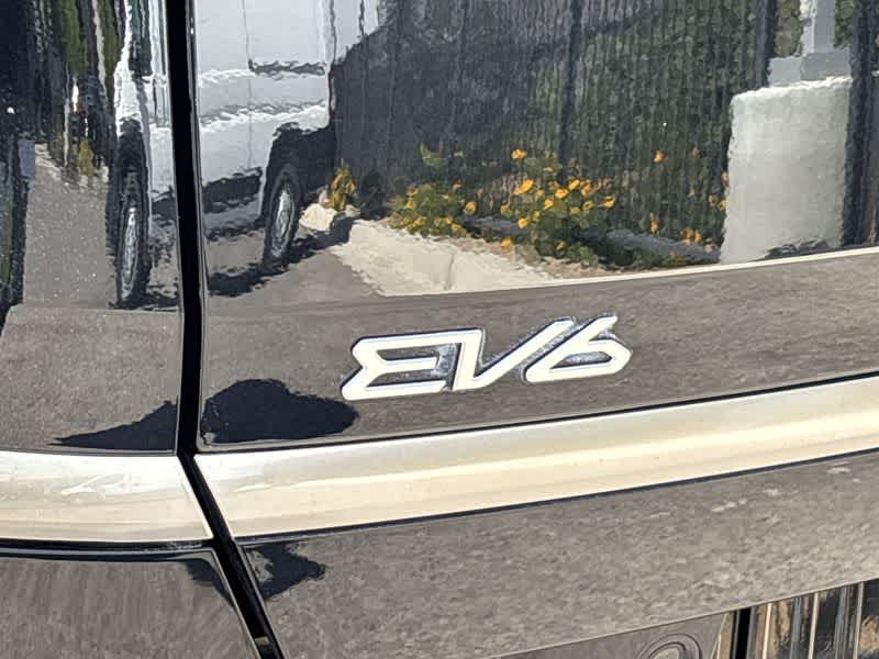 Thumbnail: 2022 Kia EV6 - 11