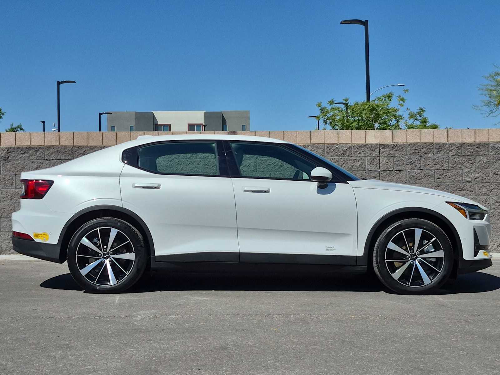 Thumbnail: 2022 Polestar 2 - 10