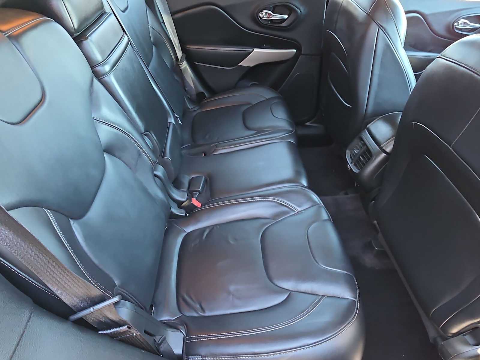 Thumbnail: 2017 Jeep Cherokee - 16