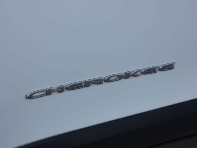 Thumbnail: 2017 Jeep Cherokee - 11
