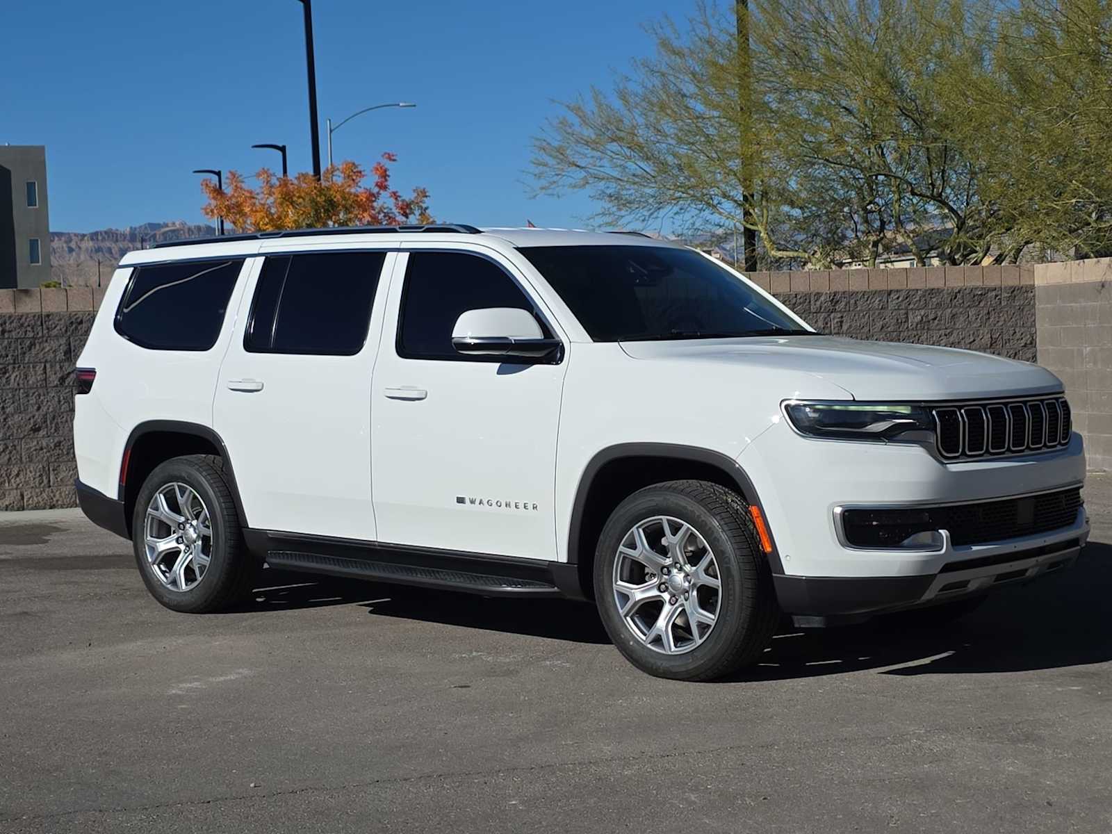 Thumbnail: 2022 Jeep Wagoneer - 3