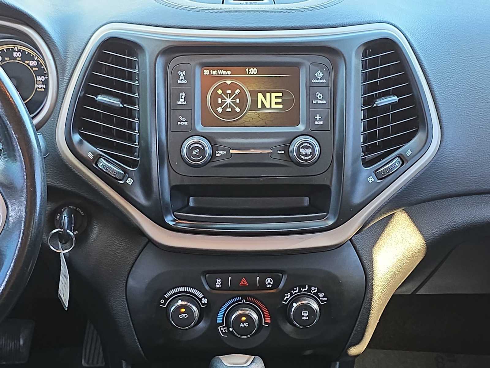 Thumbnail: 2017 Jeep Cherokee - 21