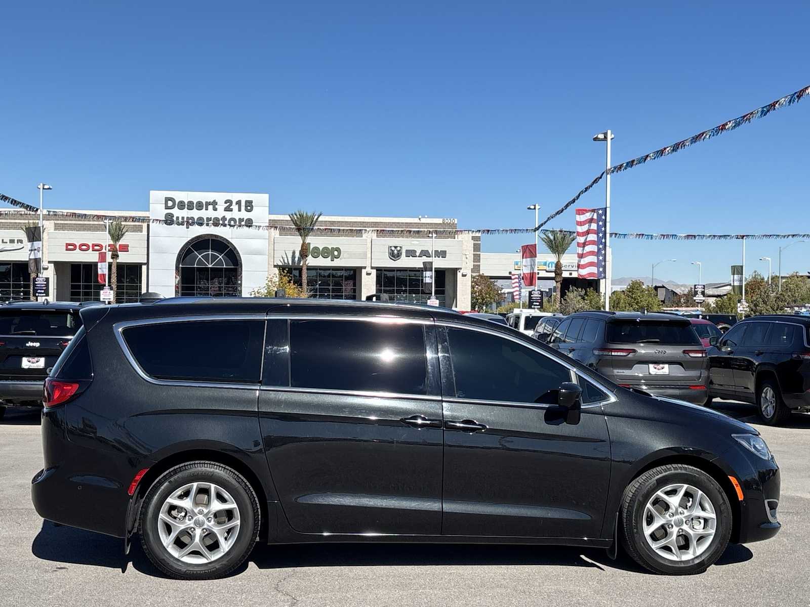 Thumbnail: 2019 Chrysler Pacifica - 10