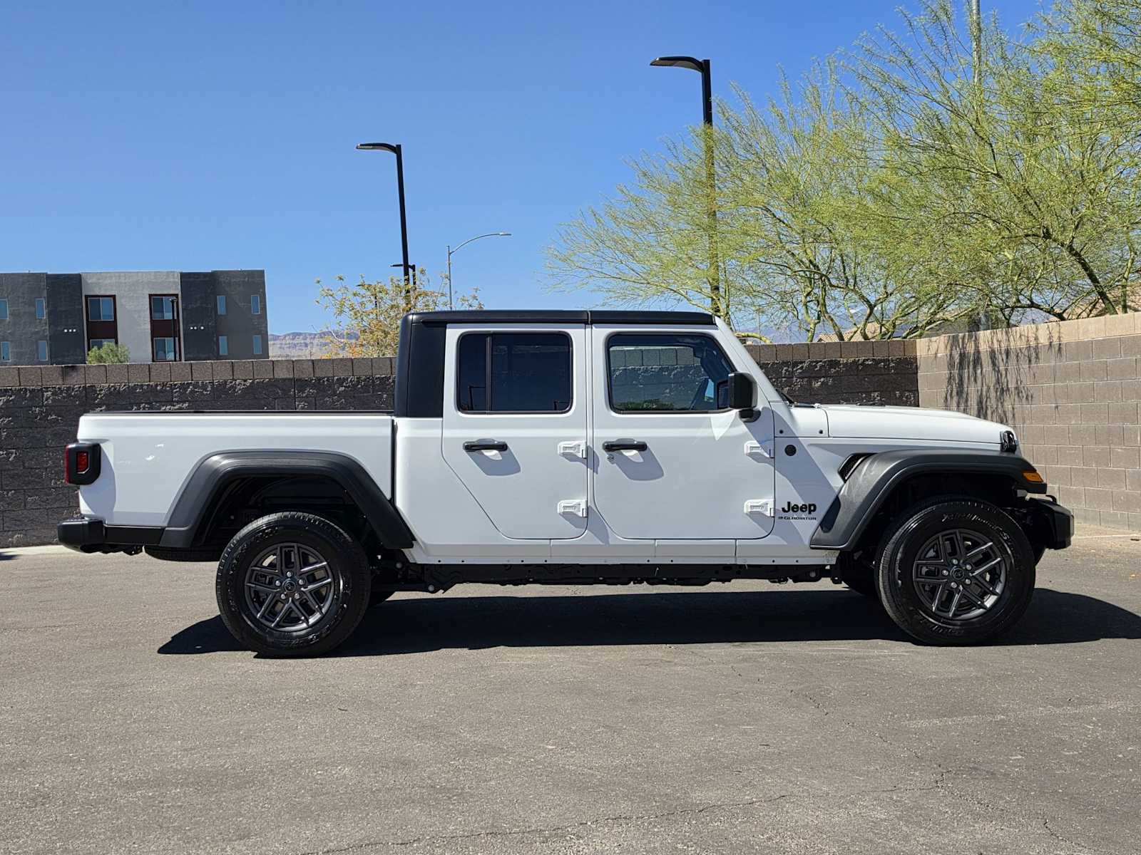 Thumbnail: 2025 Jeep Gladiator - 10