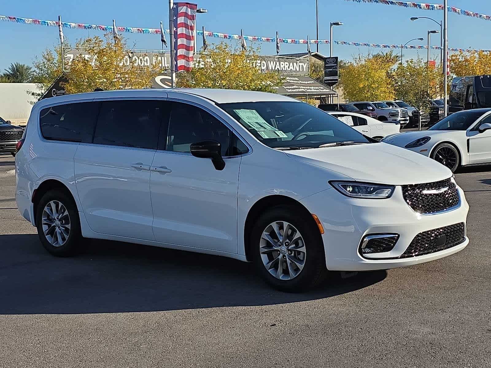 Thumbnail: 2026 Chrysler Pacifica - 3