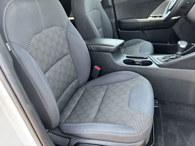 Thumbnail: 2019 Kia Niro - 18