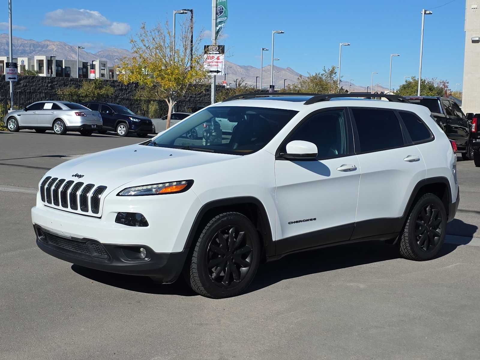 Thumbnail: 2017 Jeep Cherokee - 5