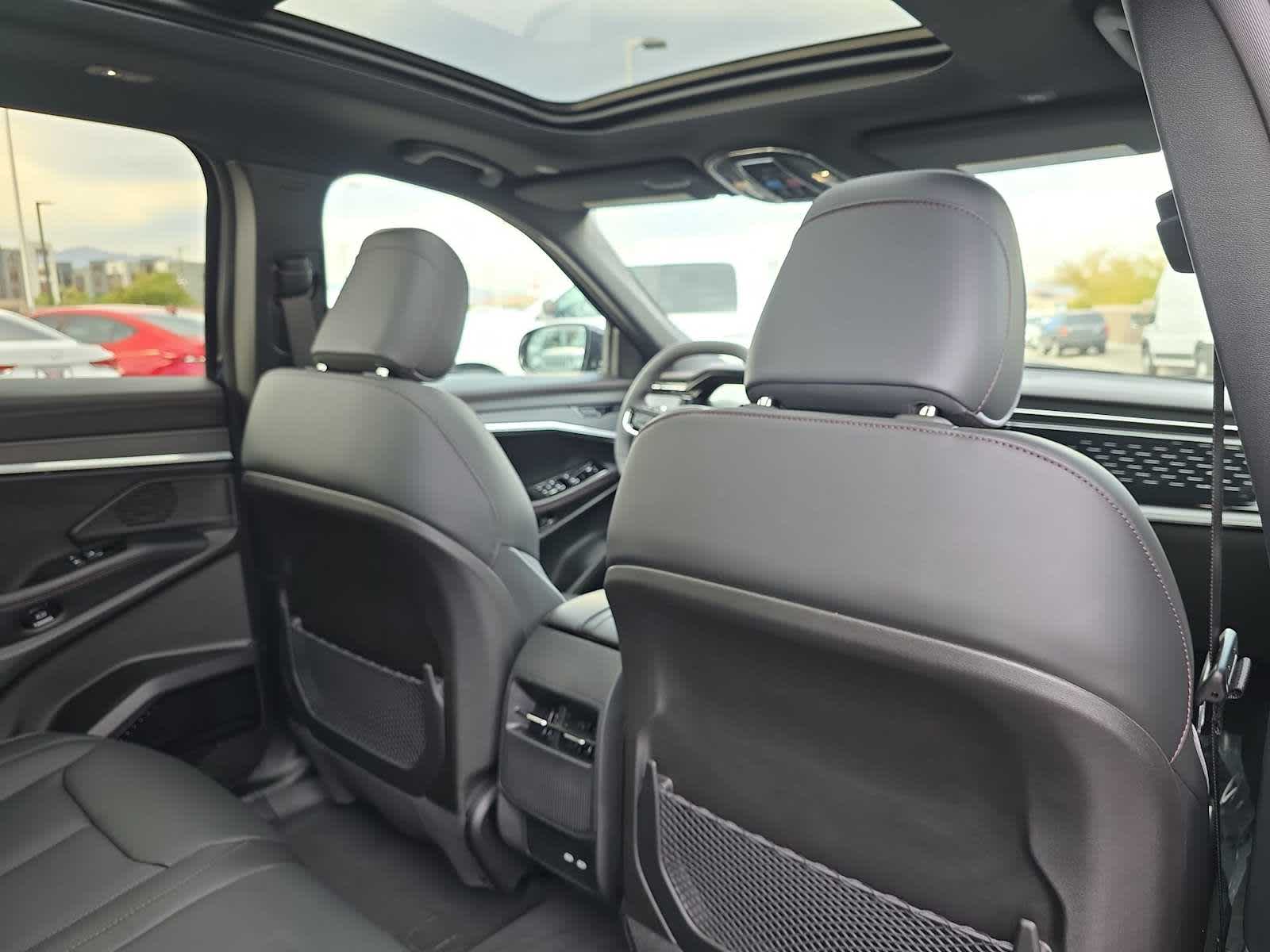 Thumbnail: 2025 Jeep Wagoneer S - 16