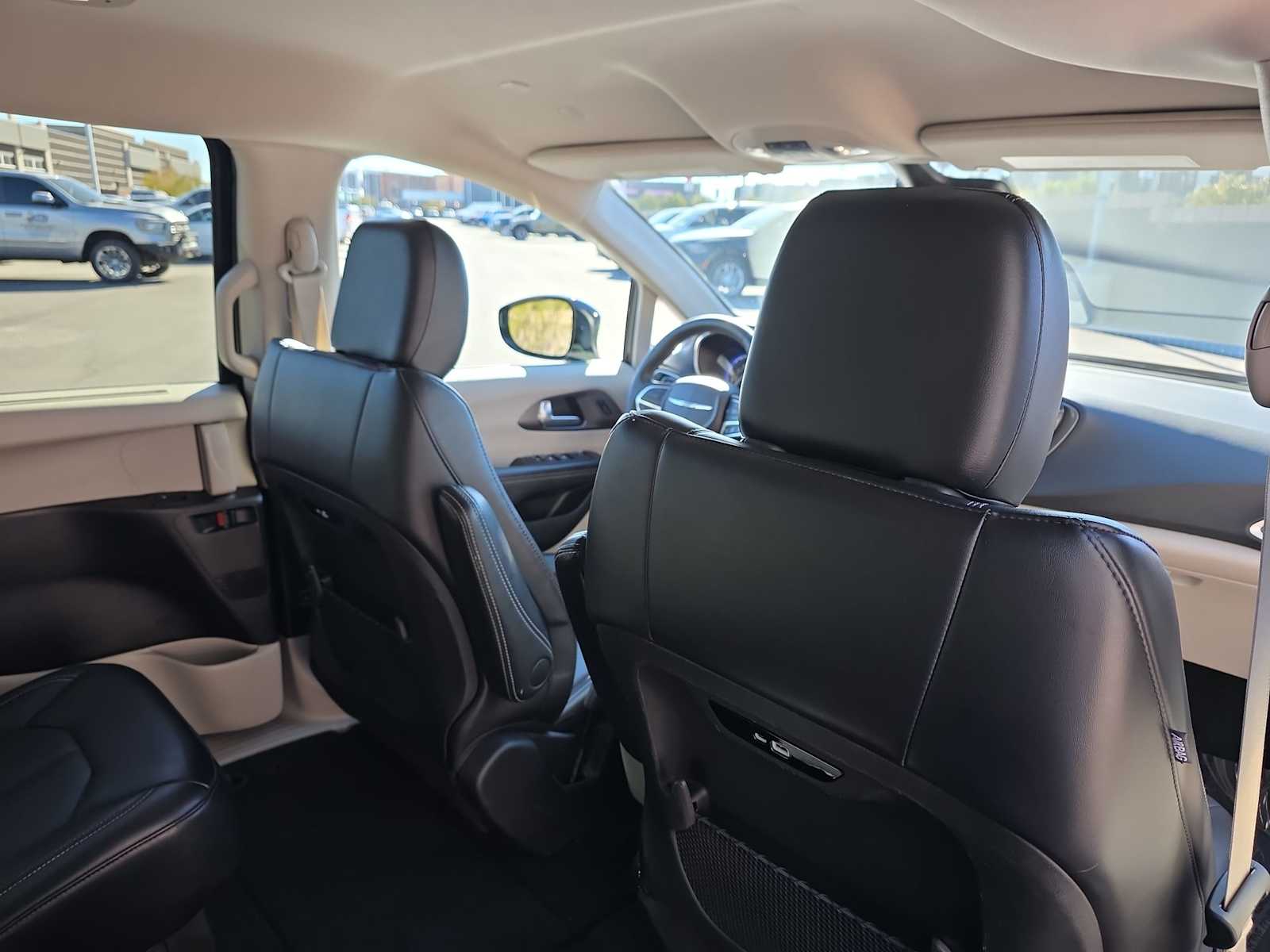 Thumbnail: 2024 Chrysler Pacifica - 16