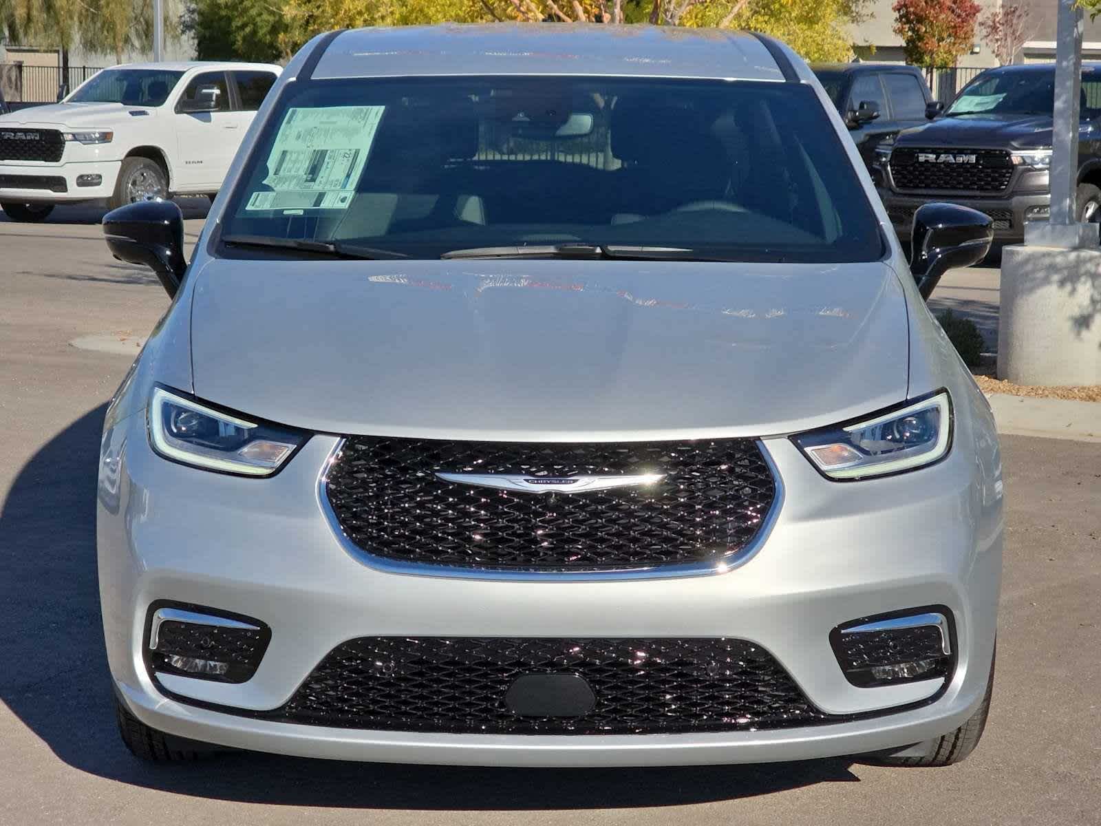 Thumbnail: 2026 Chrysler Pacifica - 4