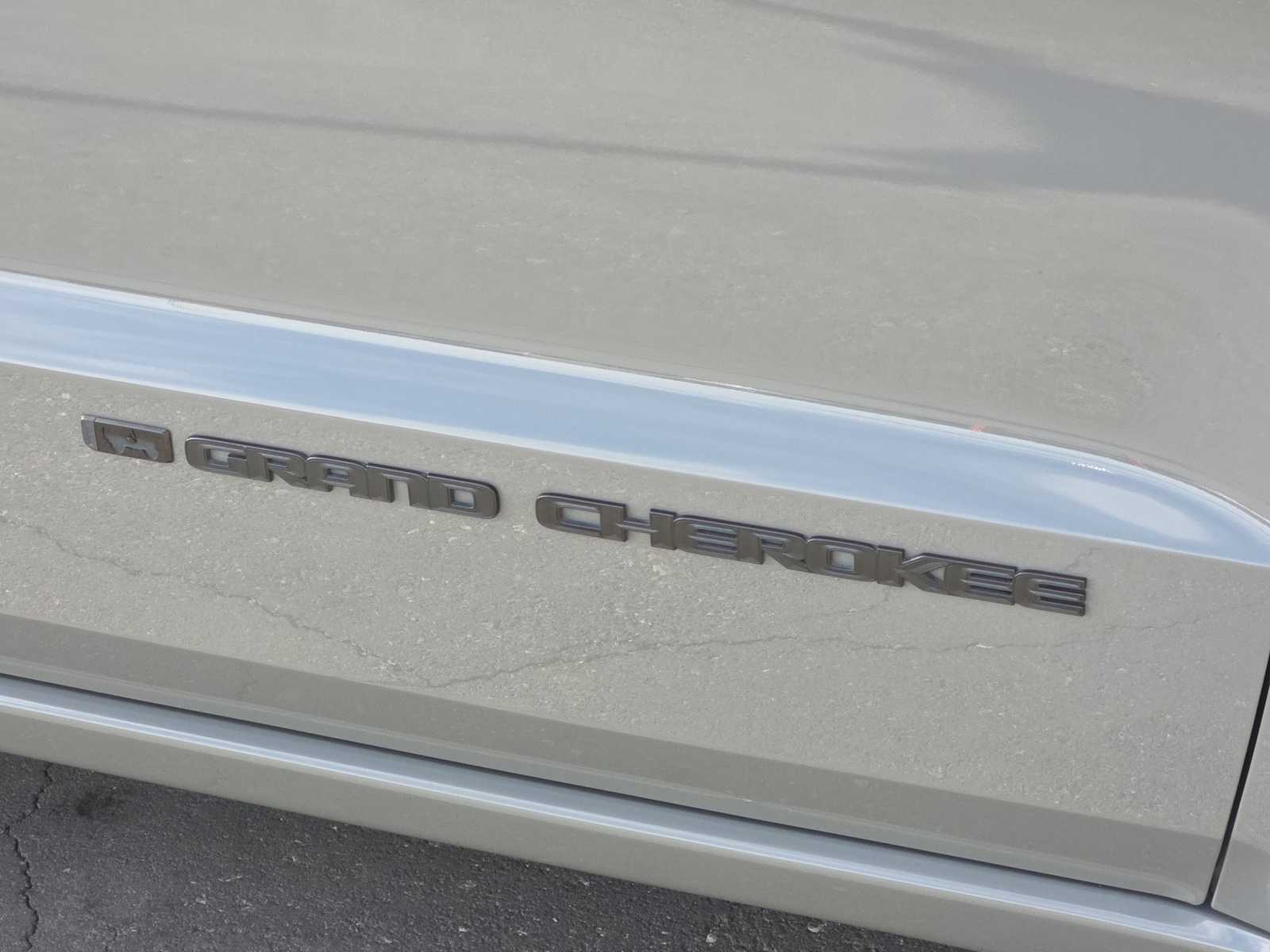 Thumbnail: 2022 Jeep Grand Cherokee - 11