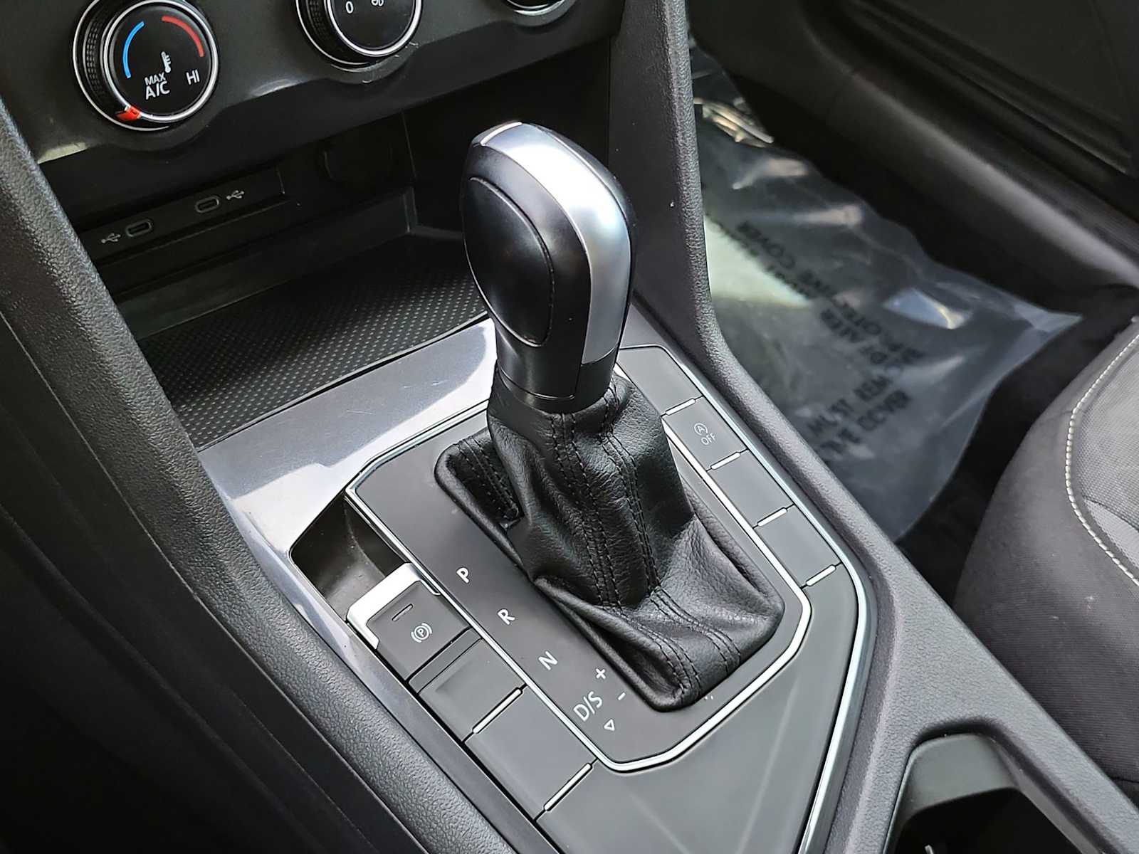 Thumbnail: 2021 Volkswagen Tiguan - 21