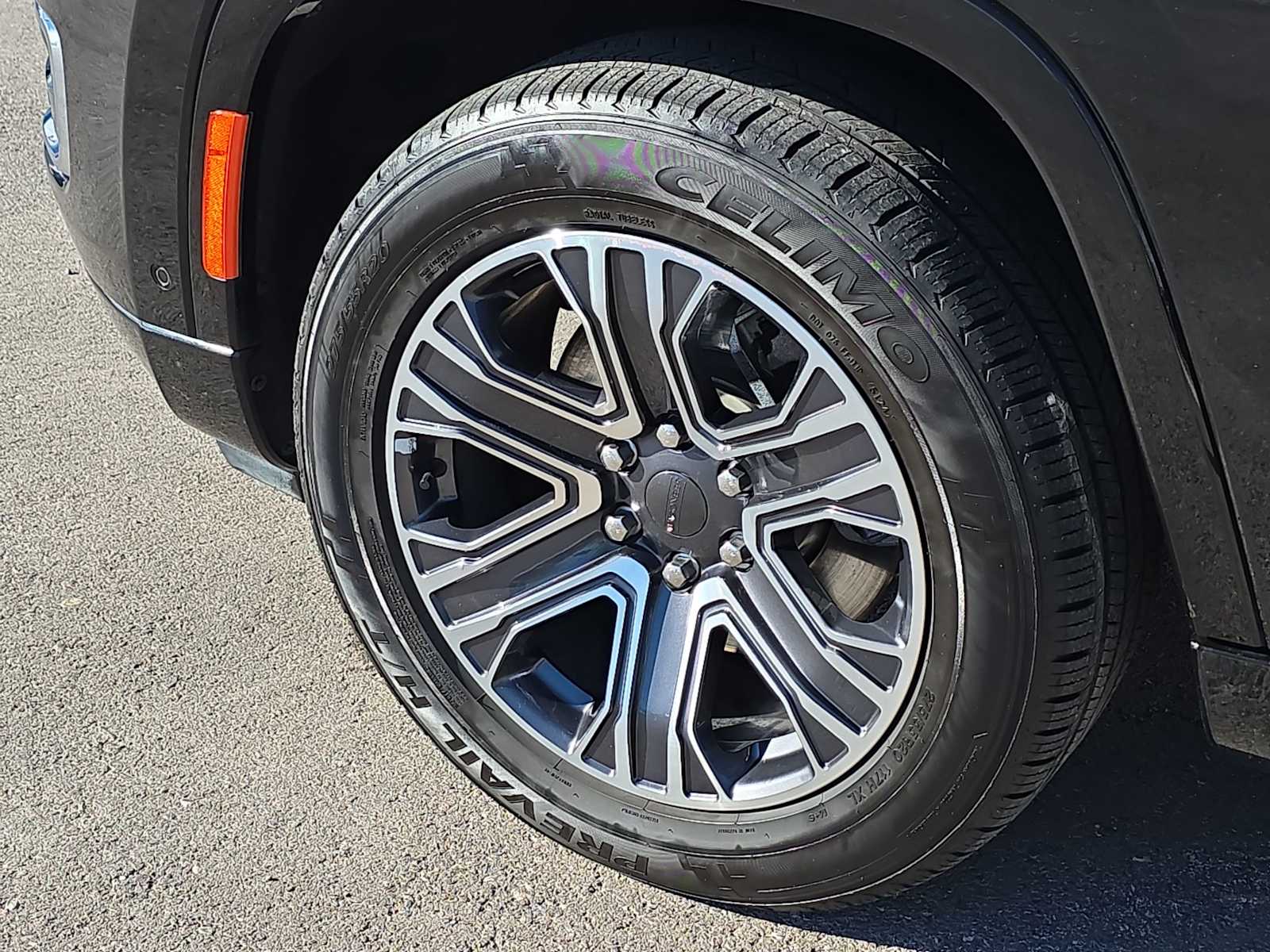 Thumbnail: 2023 Jeep Wagoneer - 12