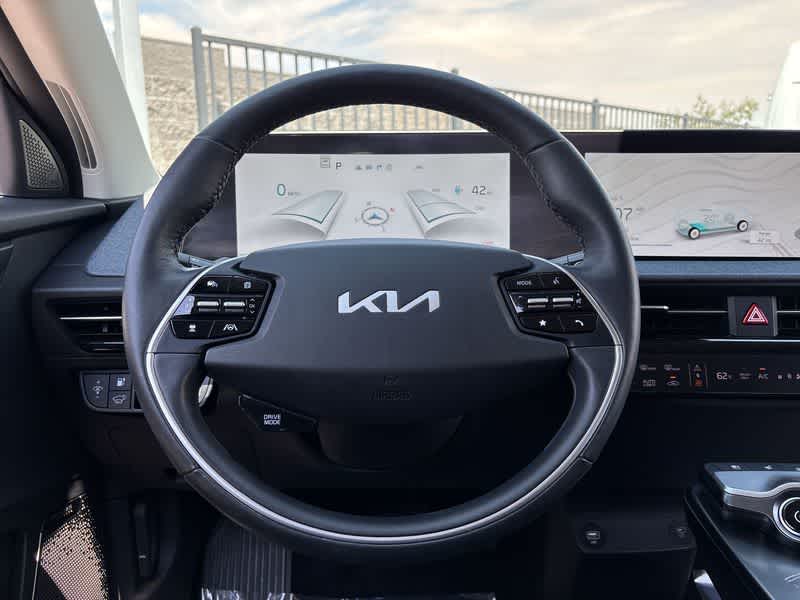 Thumbnail: 2022 Kia EV6 - 19