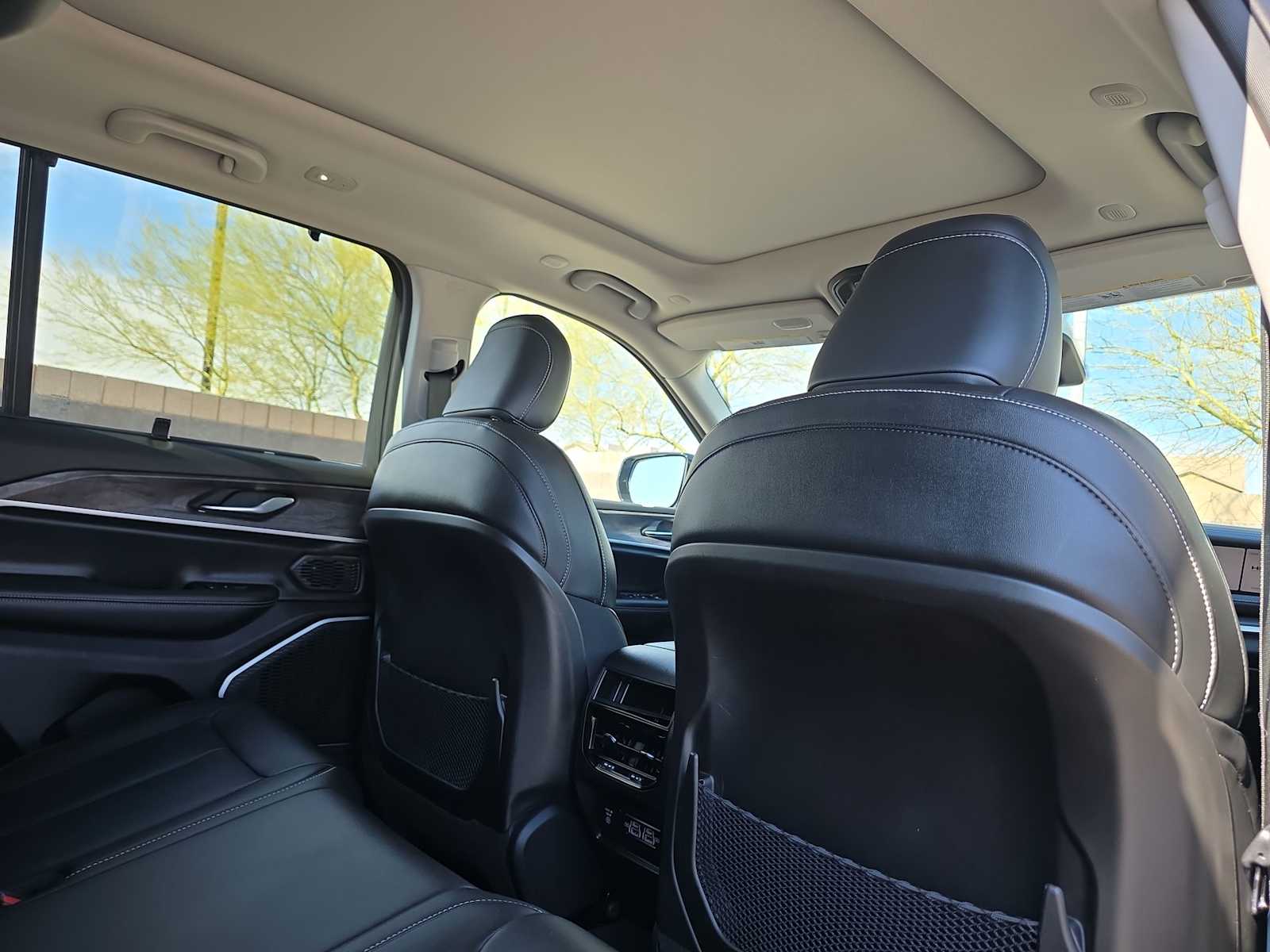 Thumbnail: 2022 Jeep Grand Cherokee - 16