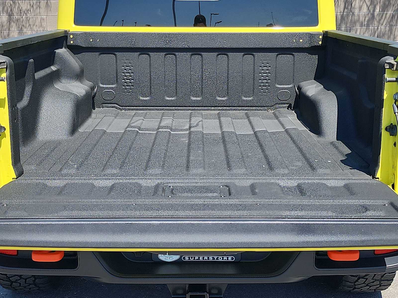 Thumbnail: 2023 Jeep Gladiator - 23