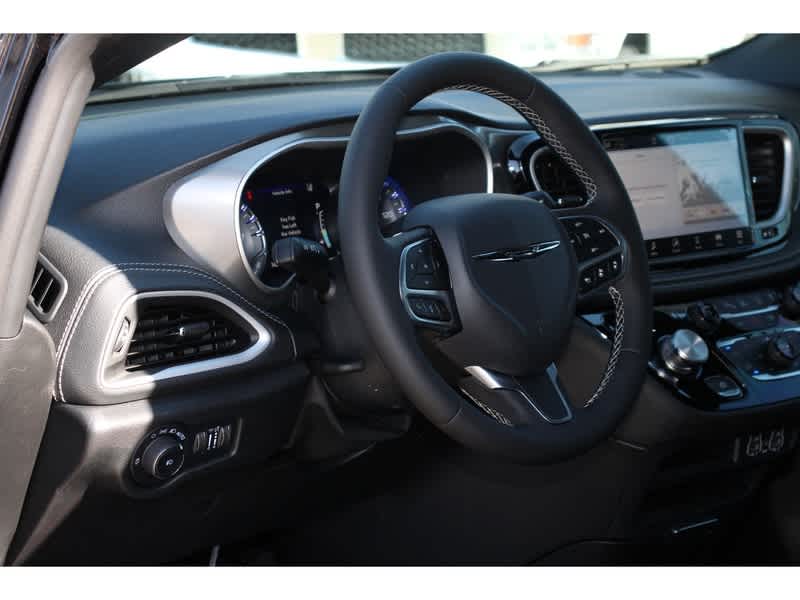 Thumbnail: 2025 Chrysler Pacifica - 14