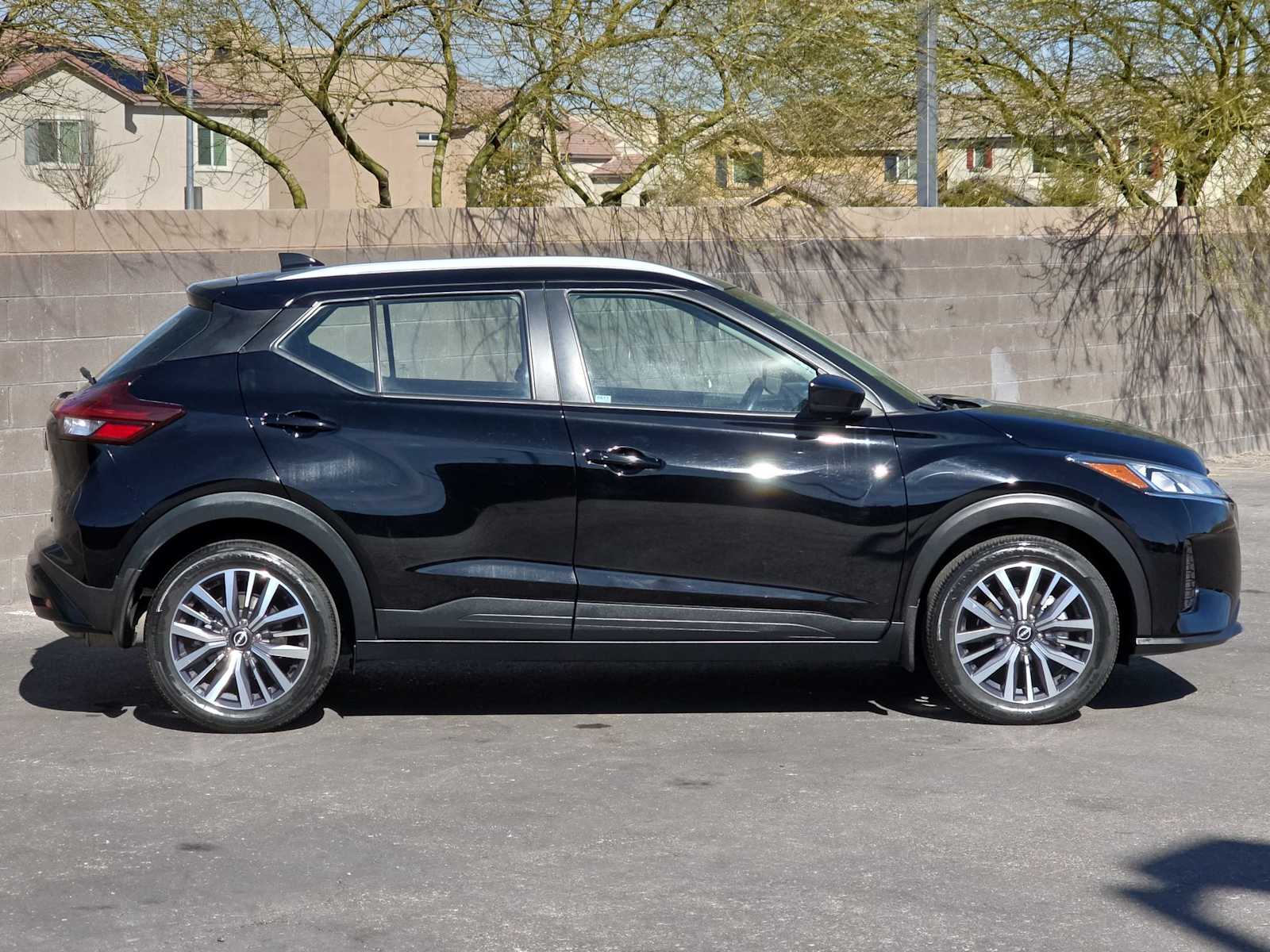 Thumbnail: 2023 Nissan Kicks - 10