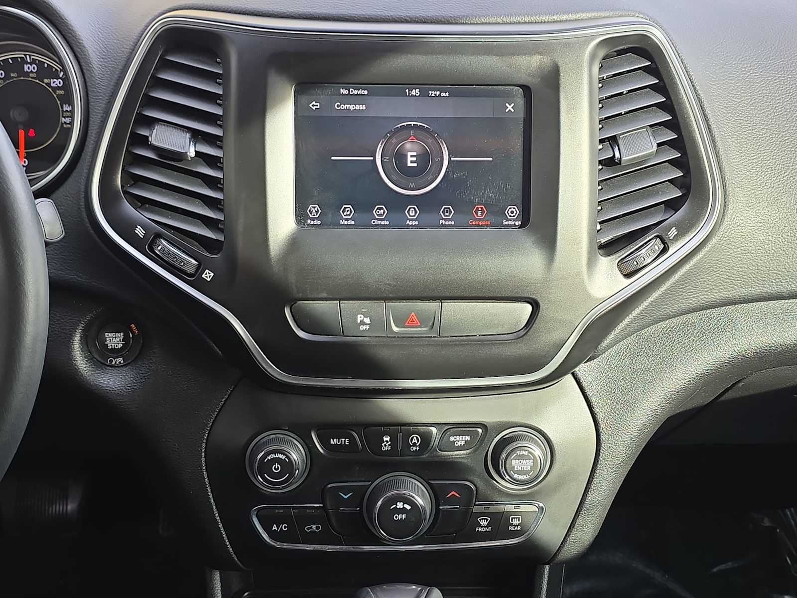 Thumbnail: 2019 Jeep Cherokee - 20