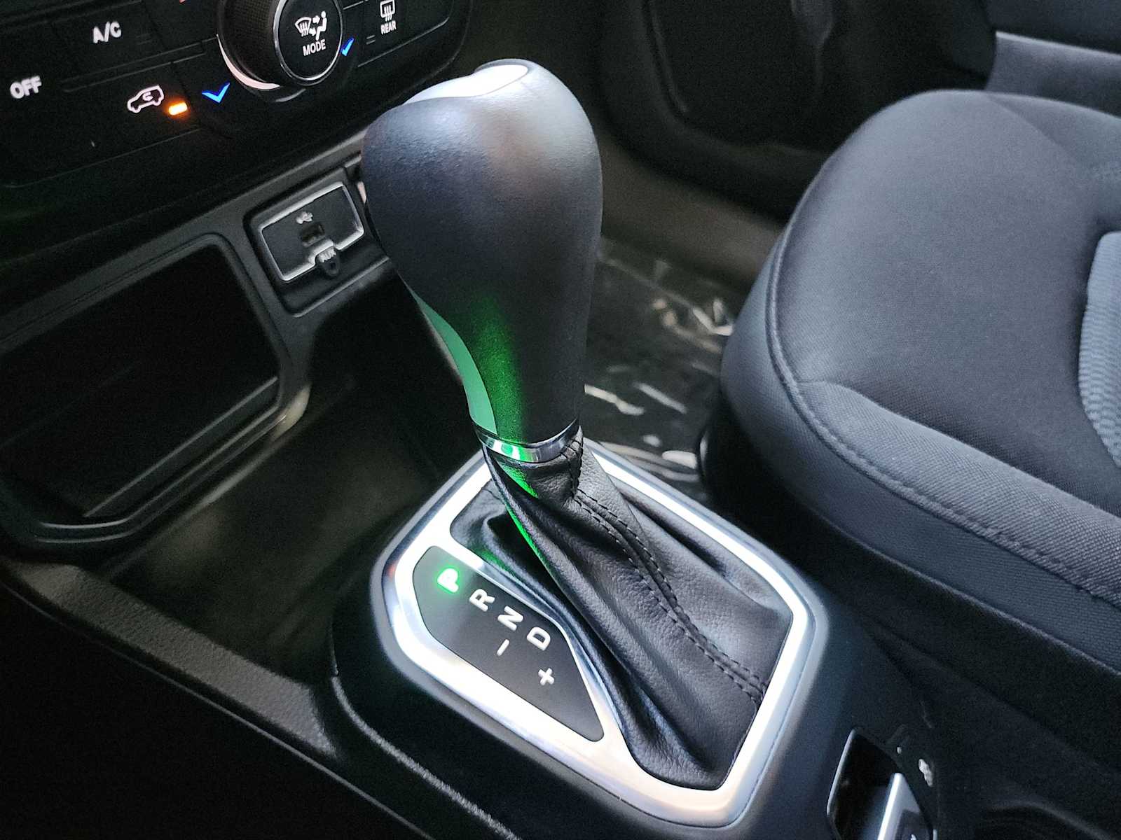 Thumbnail: 2020 Jeep Renegade - 22