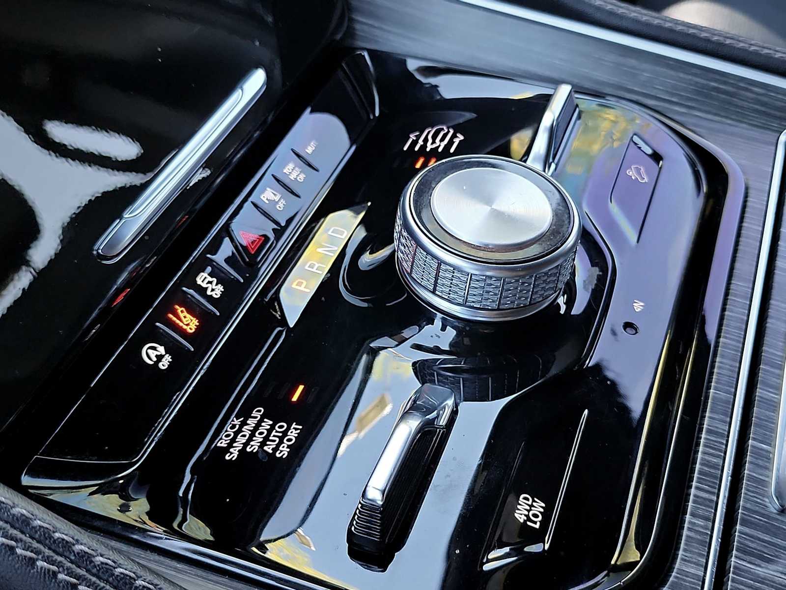 Thumbnail: 2024 Jeep Wagoneer - 21