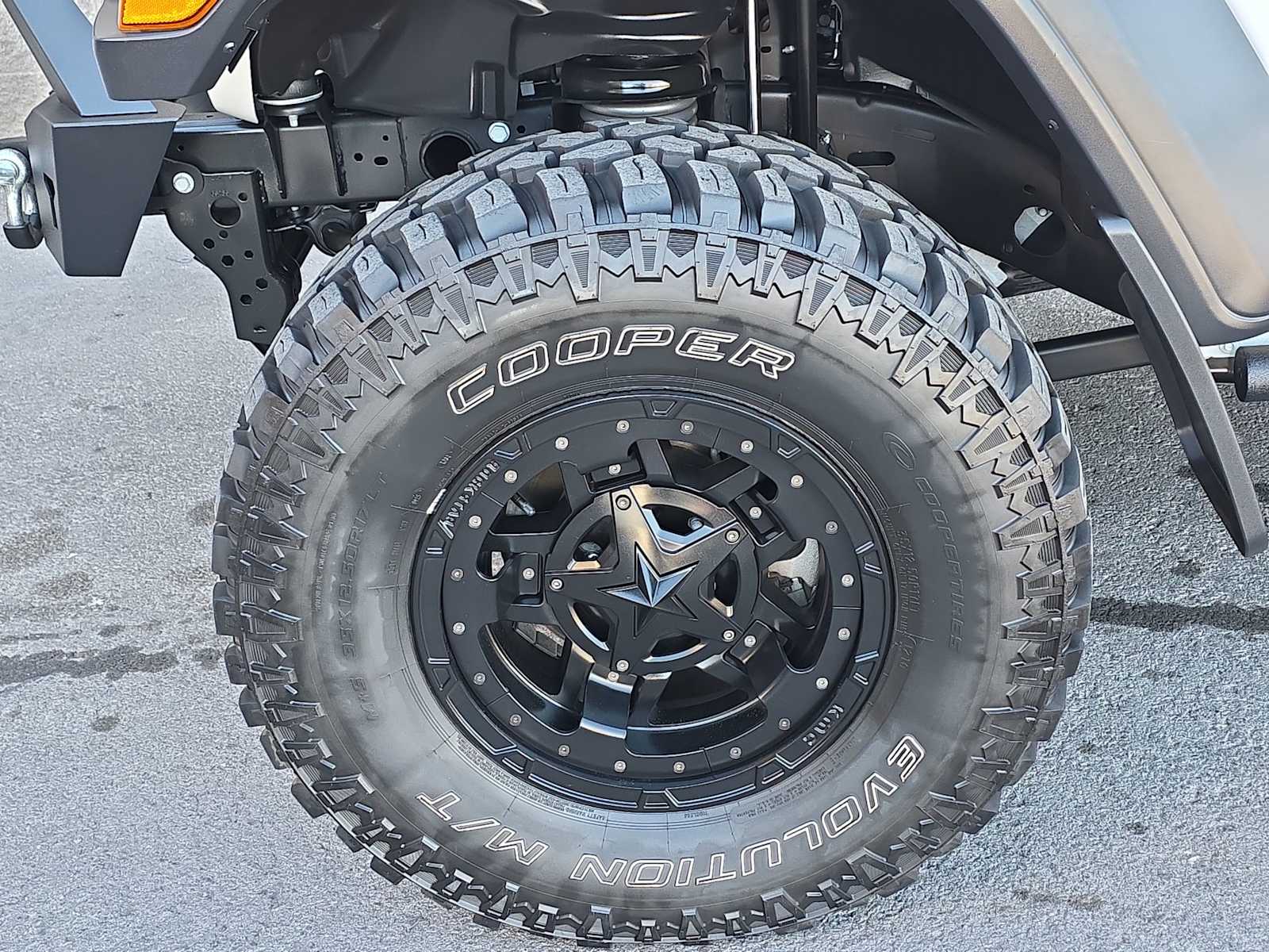 Thumbnail: 2020 Jeep Gladiator - 11