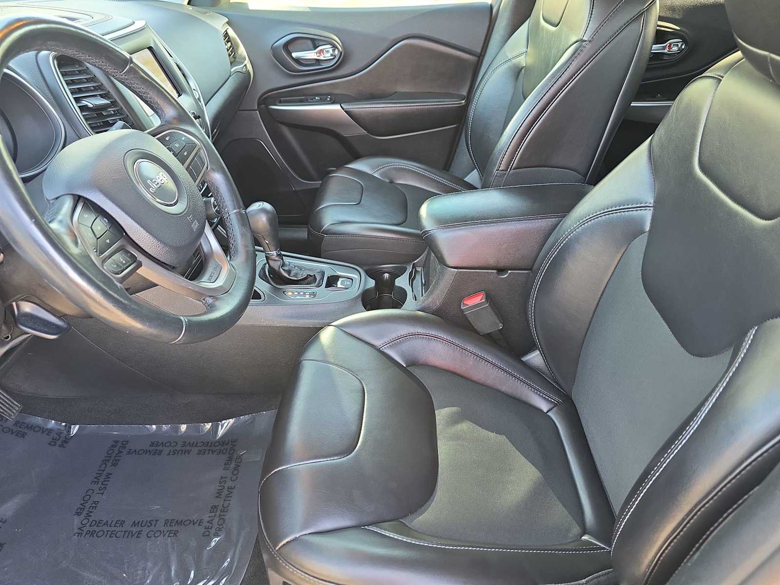 Thumbnail: 2019 Jeep Cherokee - 15