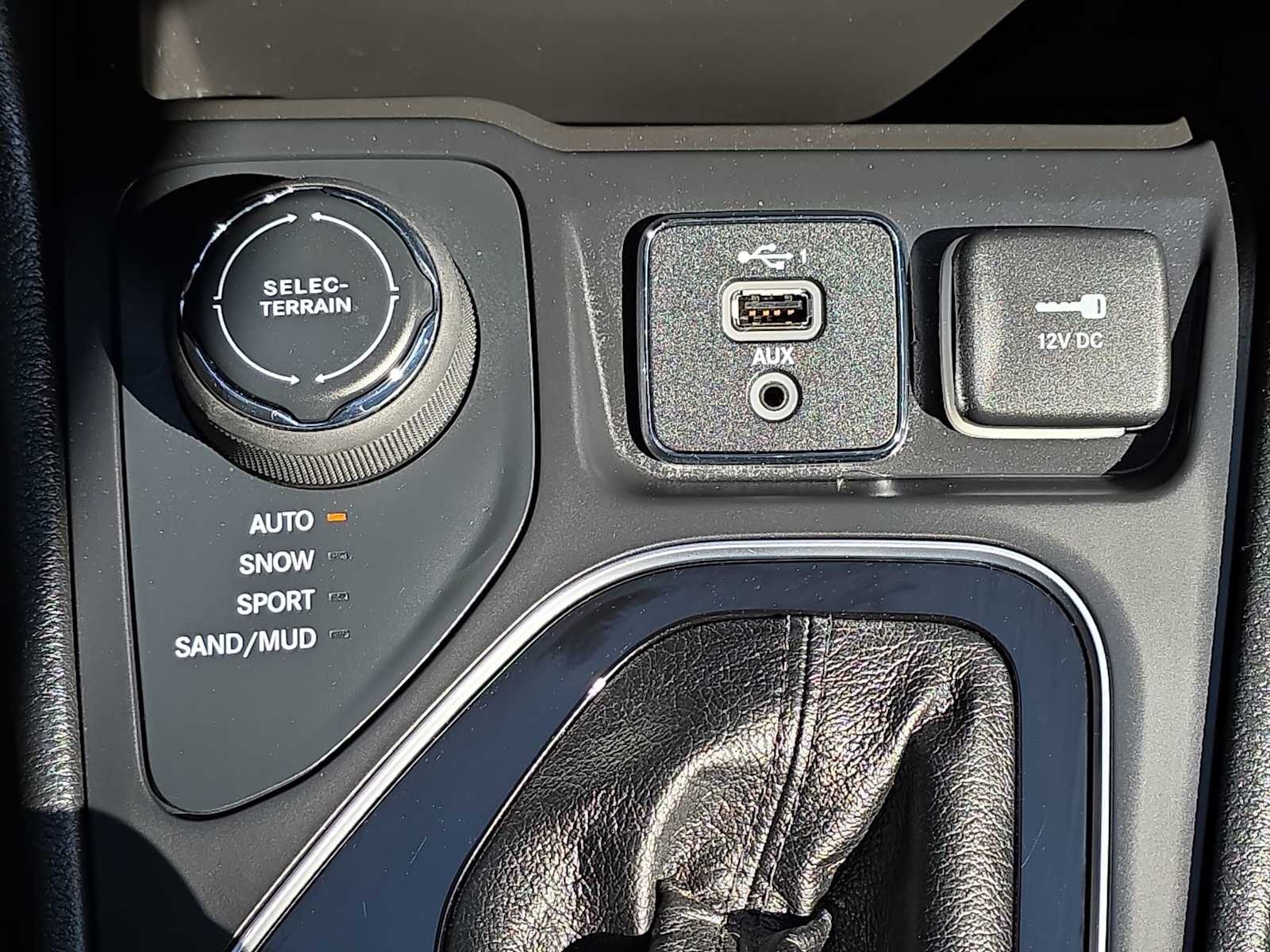 Thumbnail: 2022 Jeep Cherokee - 28