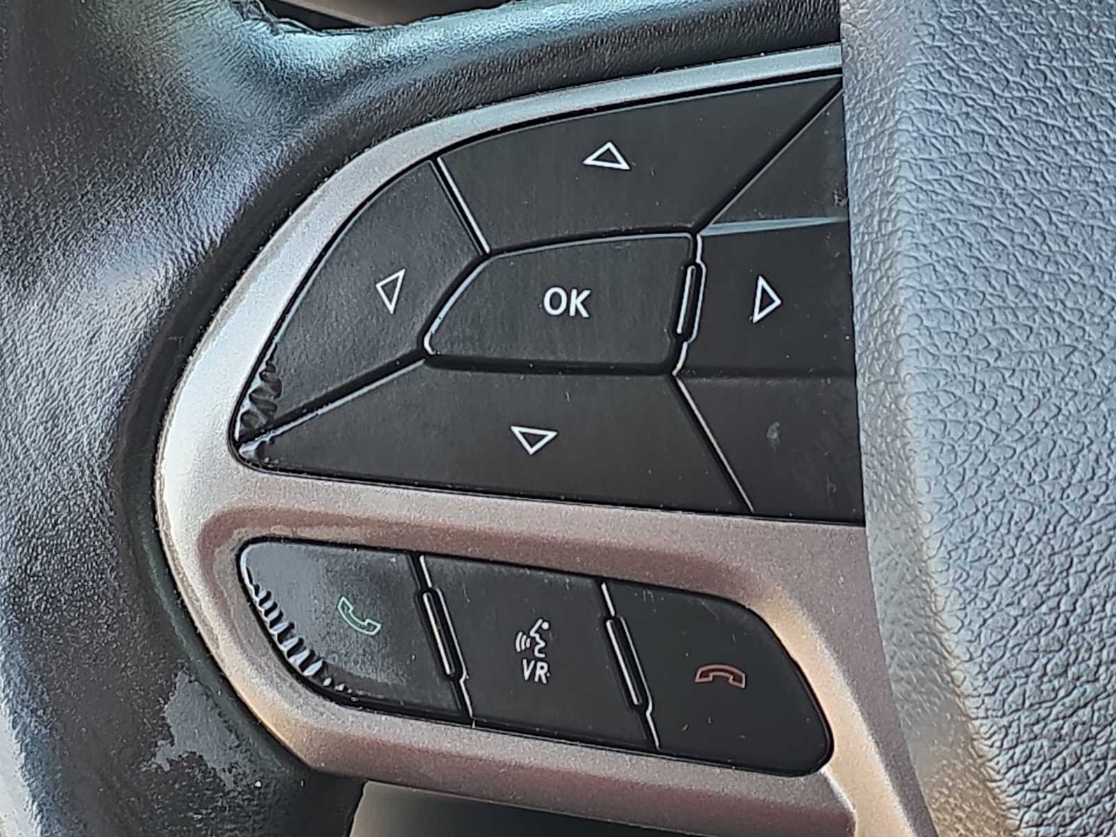 Thumbnail: 2019 Jeep Cherokee - 27