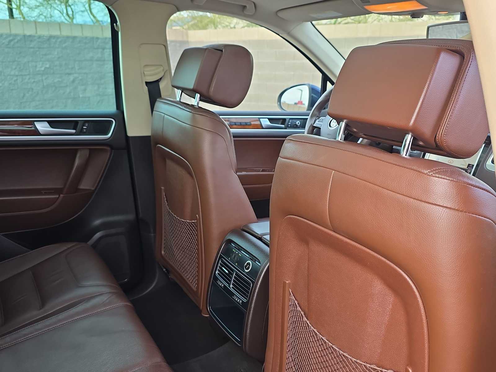 Thumbnail: 2014 Volkswagen Touareg - 16