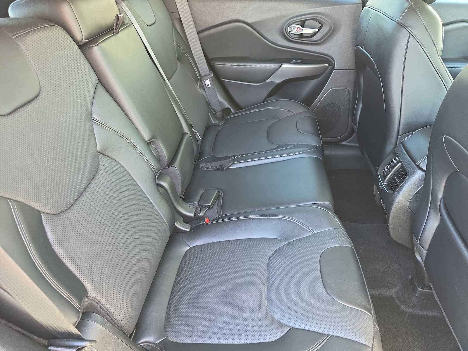 Thumbnail: 2022 Jeep Cherokee - 17