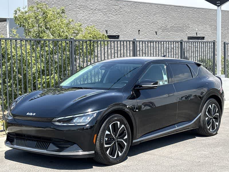 Thumbnail: 2022 Kia EV6 - 4