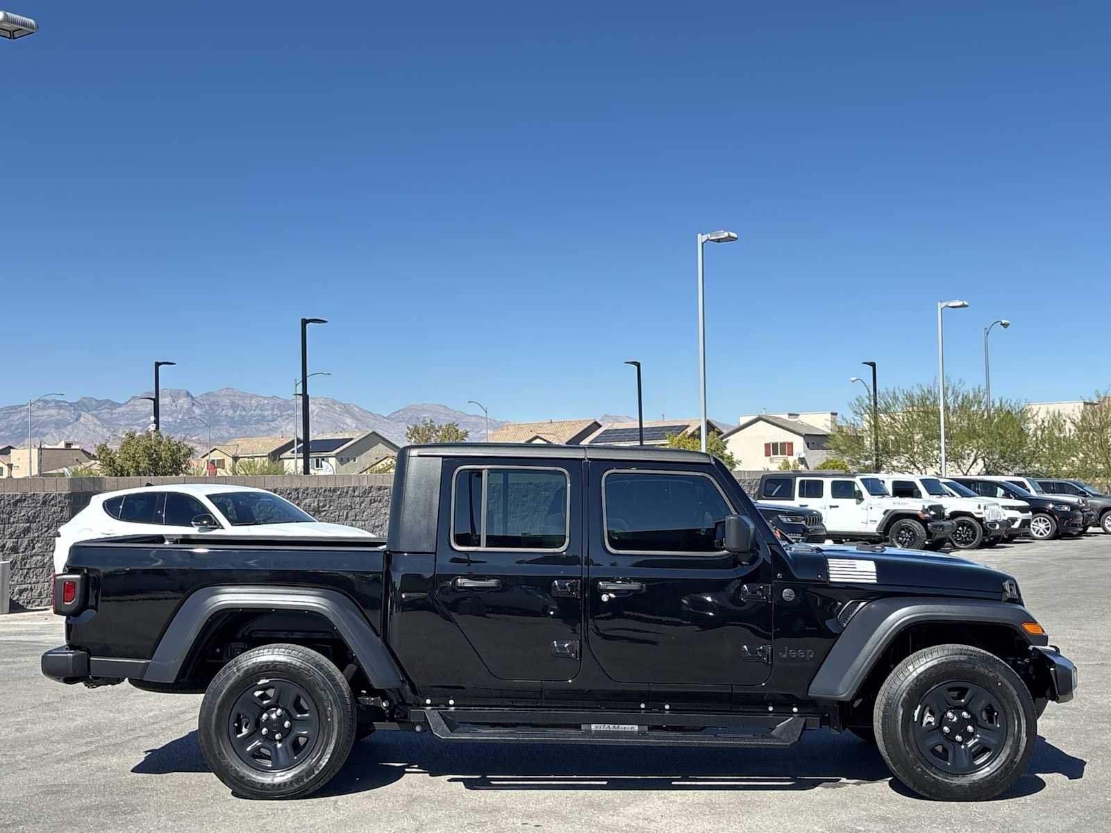 Thumbnail: 2024 Jeep Gladiator - 10