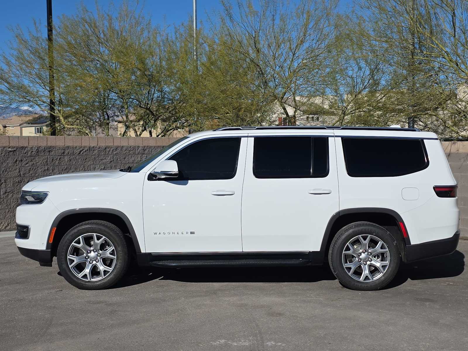 Thumbnail: 2022 Jeep Wagoneer - 6