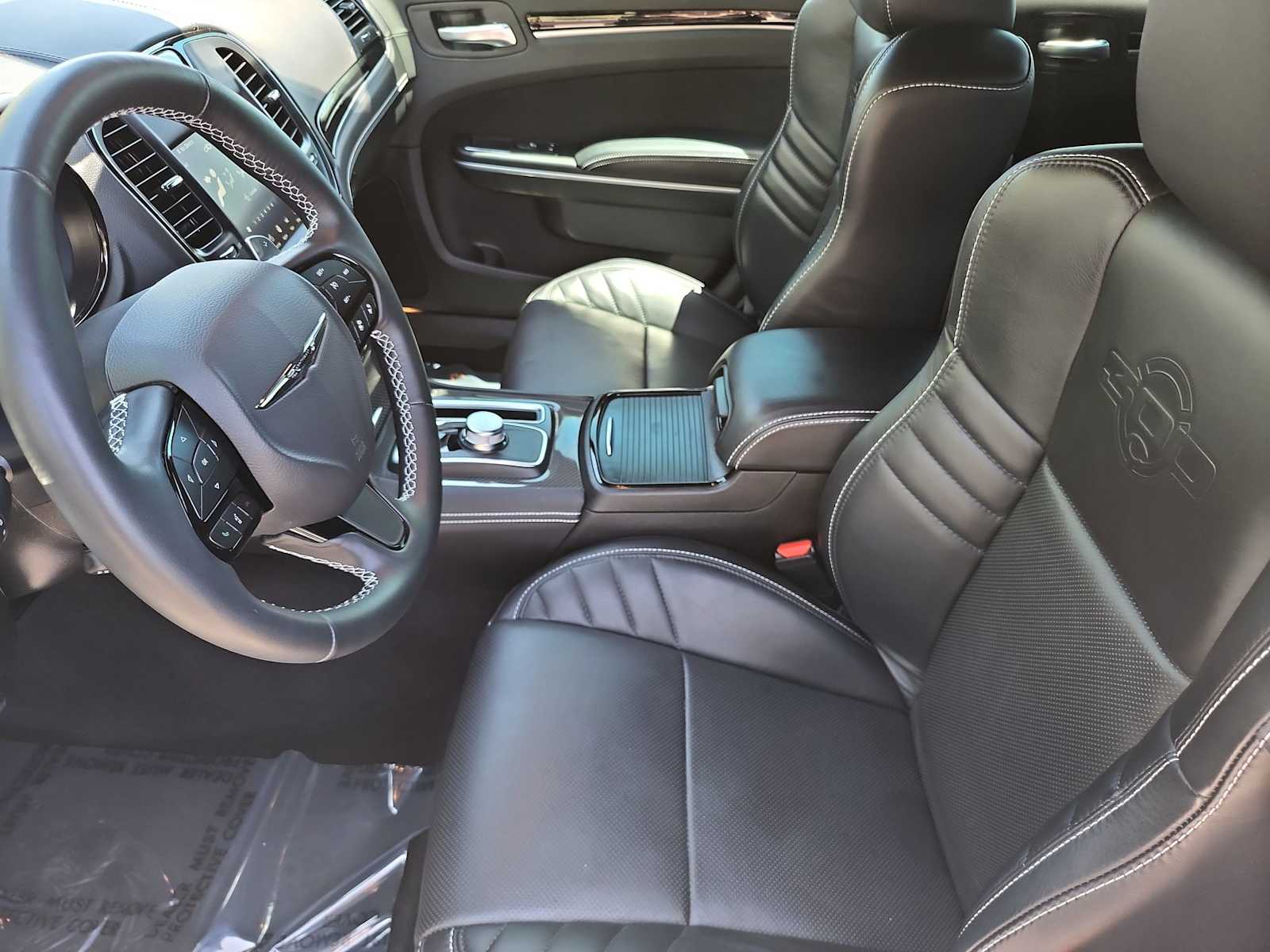 Thumbnail: 2023 Chrysler 300 - 15
